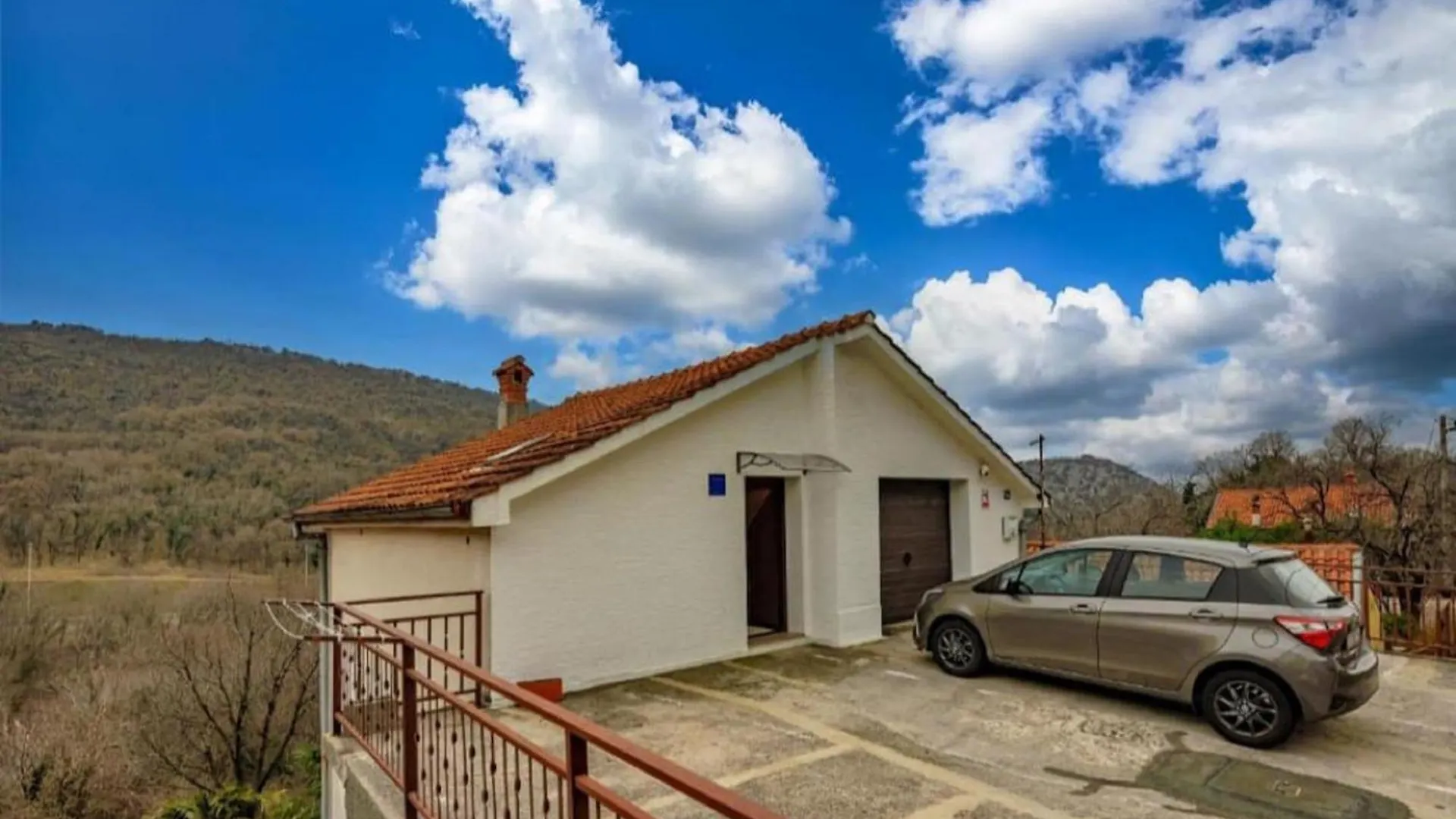 Studio Apartment Iva location